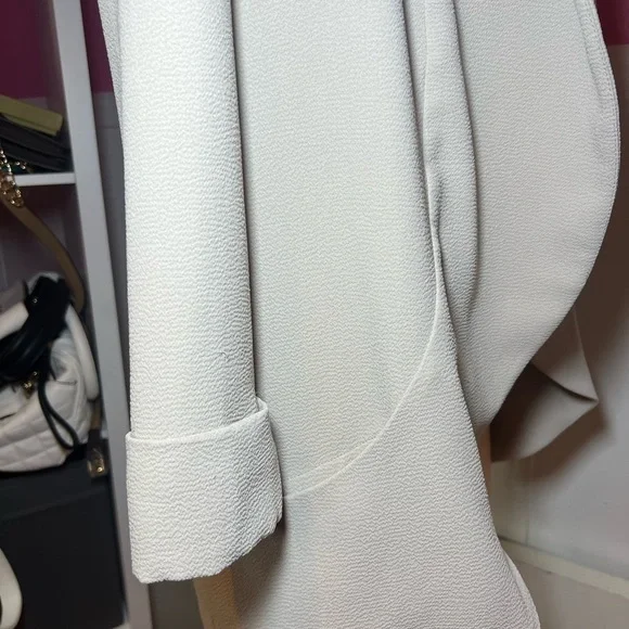 Elegant Cream Women's Blazer - Picture 5 of 8